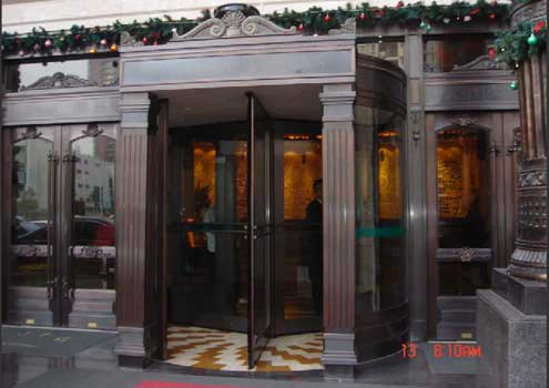 旋轉銅門(mén)廠(chǎng)家直銷(xiāo)：旋轉銅門(mén)保養妙招